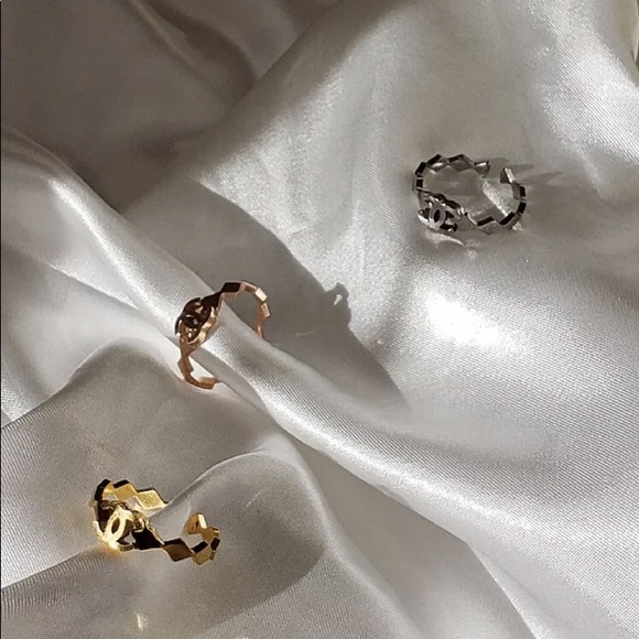 Adjustable Curved Ring - Picture 1 of 2